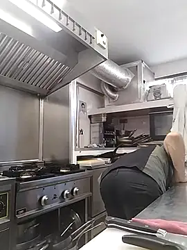 hotmen83 online show from September 27, 2025, 9:47 am