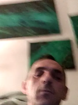 hotmen83 online show from March 19, 2026, 10:08 am