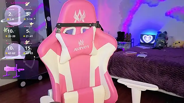 larah uwu online show from November 17, 2025, 7:41 pm