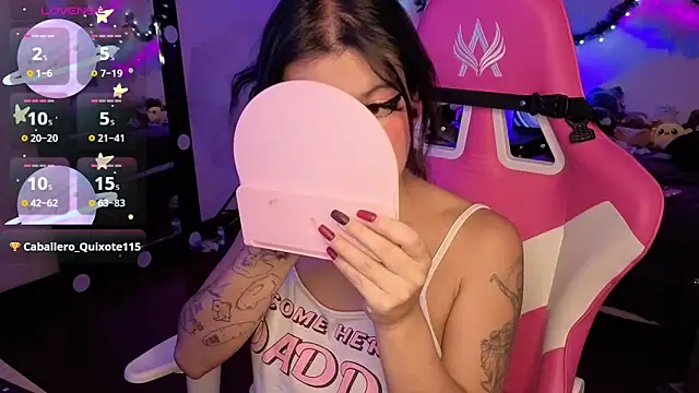 larah uwu online show from December 18, 2025, 7:53 pm