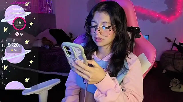 larah uwu online show from February 14, 2026, 7:54 pm