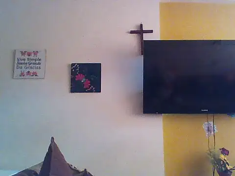 EmmaSplycer02 online show from May 13, 2026, 8:49 pm