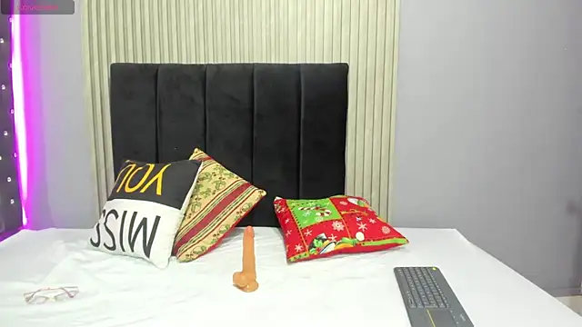 Sex samantha online show from December 15, 2025, 1:04 pm