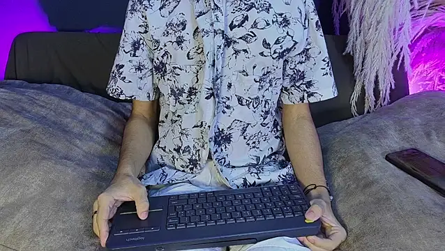 spicy adonhis online show from May 1, 2026, 1:05 pm