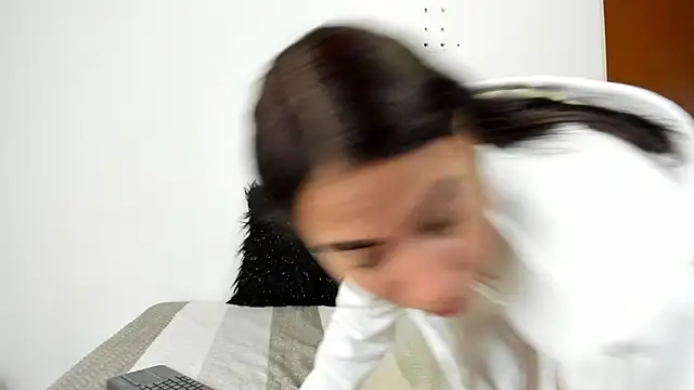 Camila Martiinez online show from October 16, 2025, 7:48 pm