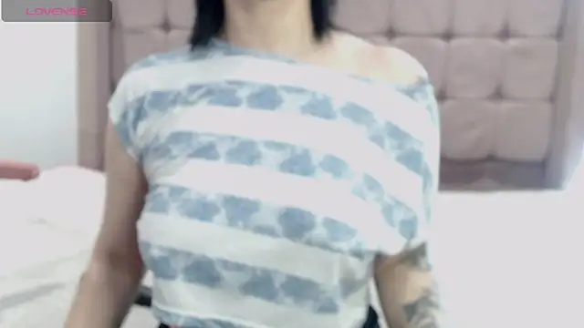 Snapshot of HotAss_Hally chatting on October 11, 2025, 4:33 am HotAss Hally online show from October 11, 2025, 4:33 am