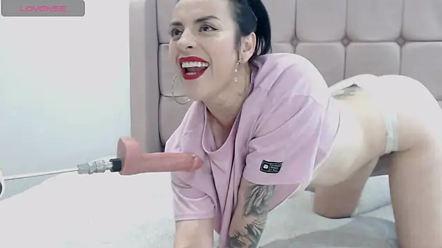 Snapshot of HotAss_Hally chatting on November 19, 2025, 9:42 am HotAss Hally online show from November 19, 2025, 9:42 am