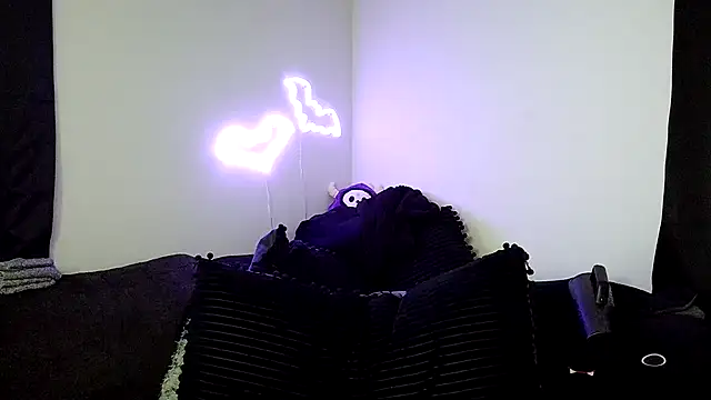 Snapshot of HarleyDemon666 chatting on April 17, 2026, 7:39 pm HarleyDemon666 online show from April 17, 2026, 7:39 pm