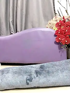 Jess-Thuy online show from October 18, 2025, 2:18 pm