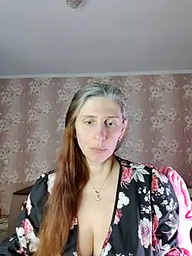 CandiCole online show from May 6, 2026, 10:09 am