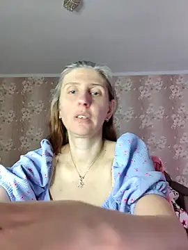 CandiCole online show from June 6, 2026, 3:33 am