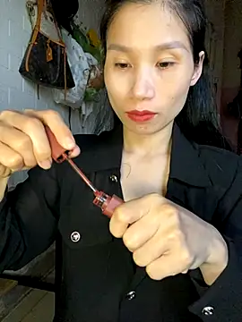 Snapshot of MinHiNi chatting on October 2, 2025, 1:23 am MinHiNi online show from October 2, 2025, 1:23 am