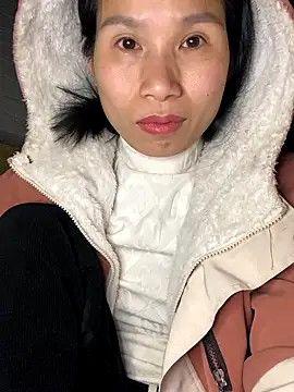 Snapshot of MinHiNi chatting on December 14, 2025, 6:01 pm MinHiNi online show from December 14, 2025, 6:01 pm