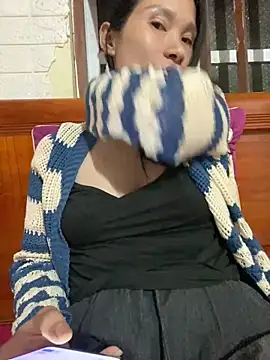 Snapshot of MinHiNi chatting on December 20, 2025, 12:34 pm MinHiNi online show from December 20, 2025, 12:34 pm