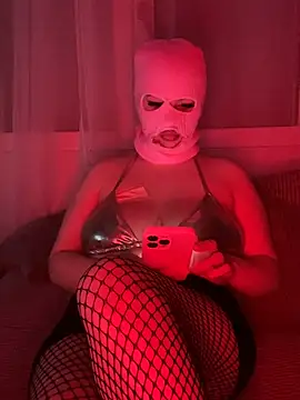 Snapshot of emiliafrancaise chatting on March 5, 2026, 9:22 pm emiliafrancaise online show from March 5, 2026, 9:22 pm