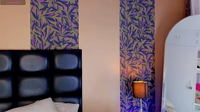 Snapshot of _DantFox_ chatting on October 10, 2025, 2:54 am DantFox online show from October 10, 2025, 2:54 am