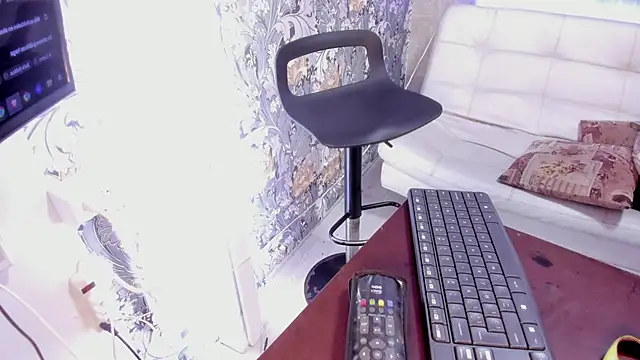 Snapshot of _DantFox_ chatting on November 21, 2025, 12:10 am DantFox online show from November 21, 2025, 12:10 am