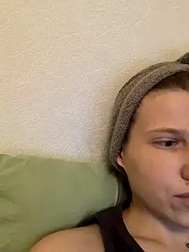 Leya F online show from September 18, 2025, 6:54 pm