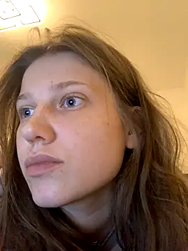 Leya F online show from September 21, 2025, 7:15 pm