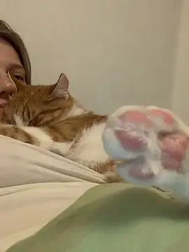 Leya F online show from September 25, 2025, 6:44 pm