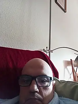 Snapshot of geli45 chatting on November 10, 2025, 9:41 am geli45 online show from November 10, 2025, 9:41 am