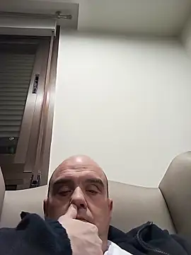 Snapshot of geli45 chatting on February 23, 2026, 1:36 am geli45 online show from February 23, 2026, 1:36 am