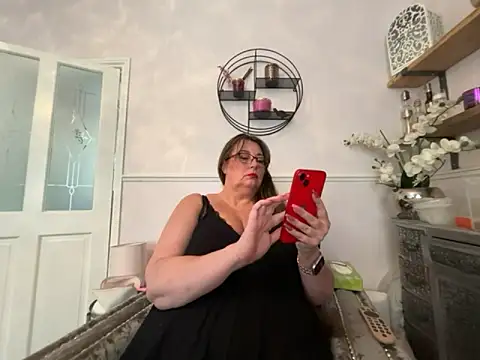 Snapshot of BuxomKitty_BBW chatting on July 1, 2026, 11:45 am BuxomKitty BBW online show from July 1, 2026, 11:45 am