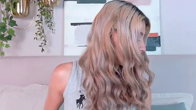 ZoehAngel online show from October 5, 2025, 12:58 pm