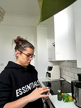 AlitaNova online show from October 25, 2025, 10:56 am