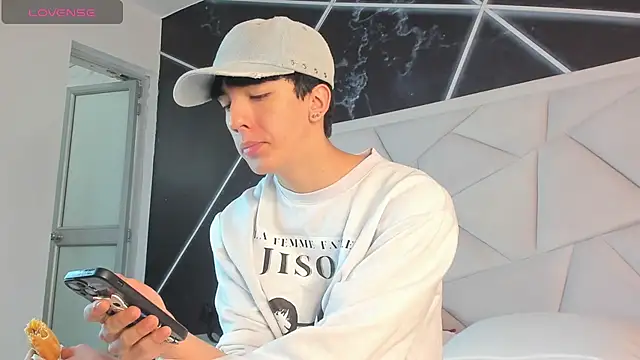 Snapshot of AerumChae chatting on May 28, 2026, 12:46 pm AerumChae online show from May 28, 2026, 12:46 pm
