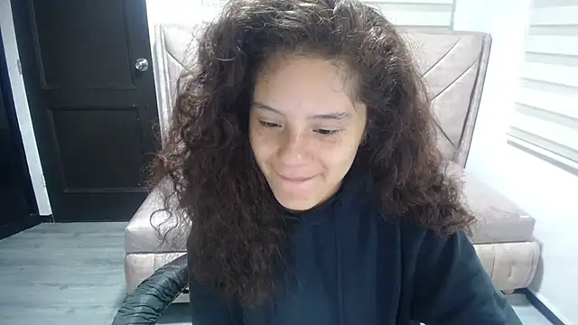 Snapshot of Velvet_Moon_V chatting on October 13, 2025, 1:11 pm Velvet Moon V online show from October 13, 2025, 1:11 pm