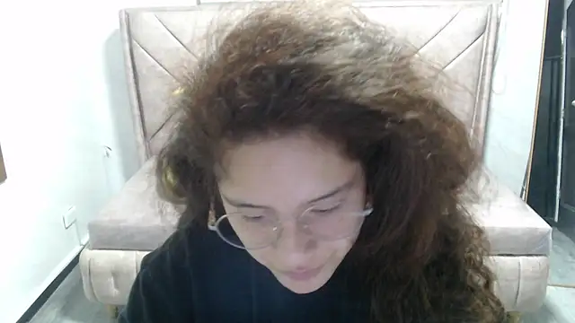 Snapshot of Velvet_Moon_V chatting on November 11, 2025, 1:11 pm Velvet Moon V online show from November 11, 2025, 1:11 pm