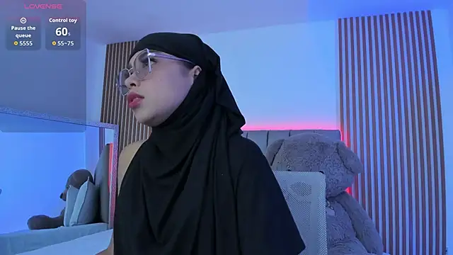 naishaa  online show from September 27, 2025, 6:46 pm