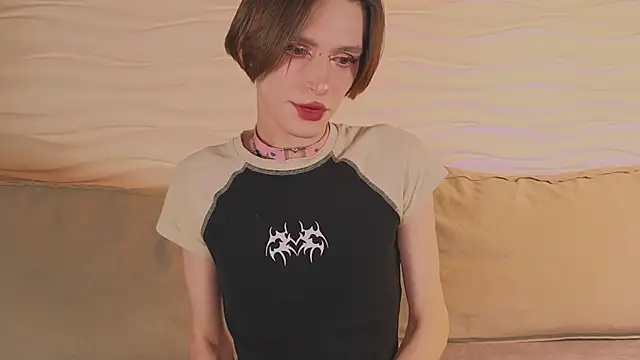 Snapshot of madi_snow chatting on November 19, 2025, 5:07 am madi snow online show from November 19, 2025, 5:07 am