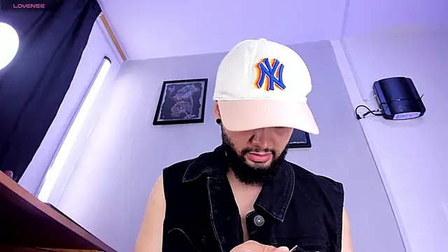 Snapshot of Noah_devil_ chatting on November 12, 2025, 2:45 am Noah devil online show from November 12, 2025, 2:45 am