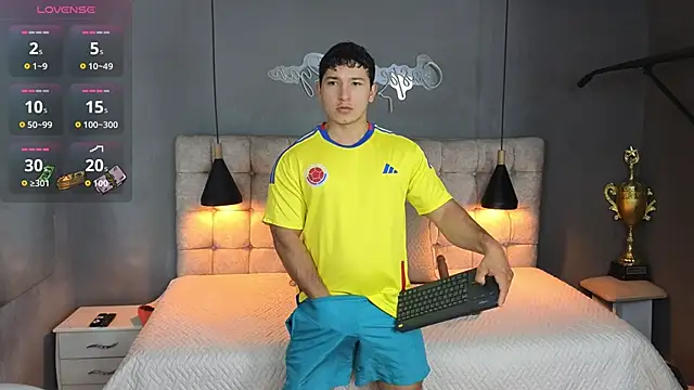 Snapshot of Horny_nick18 chatting on September 30, 2025, 10:42 am Horny nick18 online show from September 30, 2025, 10:42 am