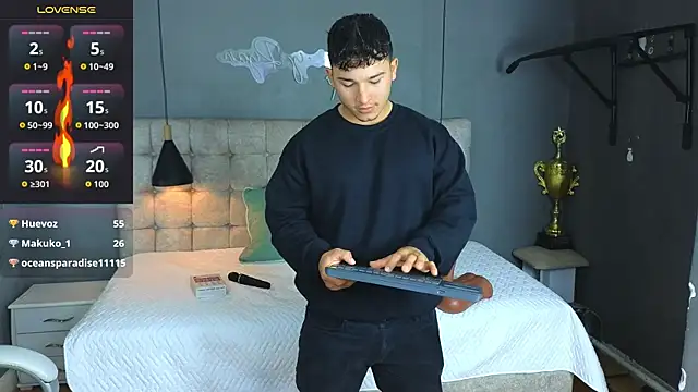 Snapshot of Horny_nick18 chatting on October 24, 2025, 9:38 am Horny nick18 online show from October 24, 2025, 9:38 am