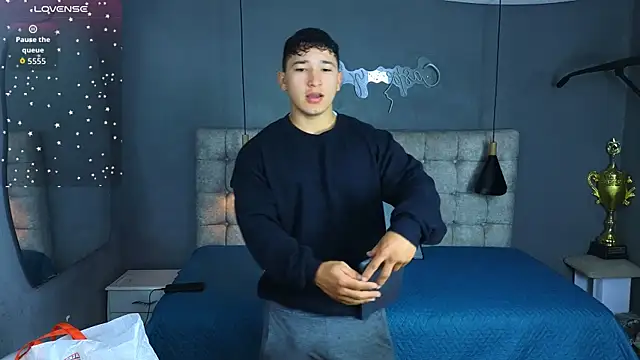 Snapshot of Horny_nick18 chatting on October 28, 2025, 9:35 am Horny nick18 online show from October 28, 2025, 9:35 am