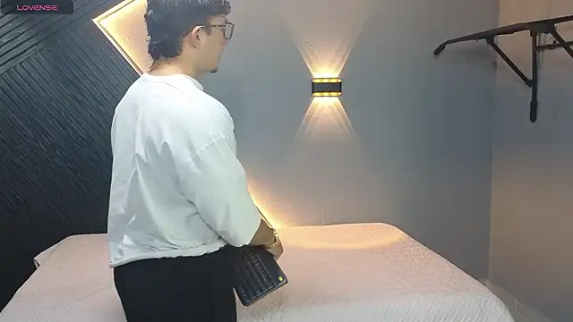 Horny nick18 online show from March 9, 2026, 1:37 pm