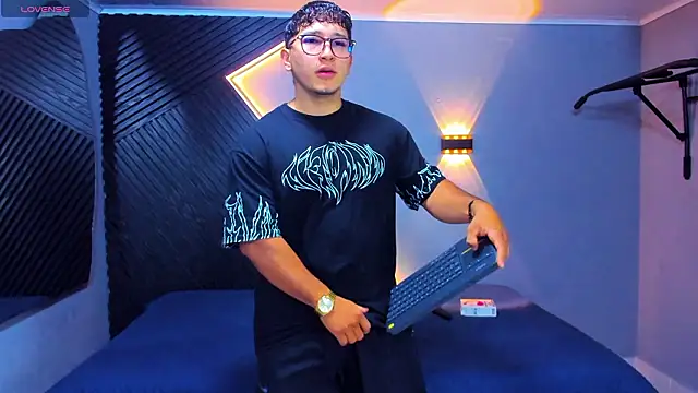 Horny nick18 online show from March 13, 2026, 11:39 am