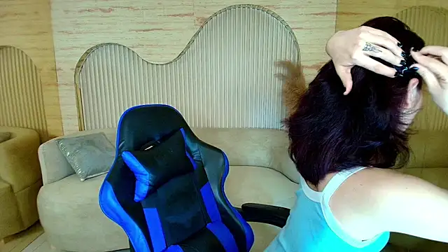 Snapshot of valentina_r_ chatting on November 2, 2025, 3:20 am valentina r online show from November 2, 2025, 3:20 am