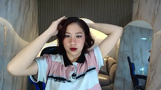 Snapshot of valentina_r_ chatting on November 18, 2025, 3:12 am valentina r online show from November 18, 2025, 3:12 am