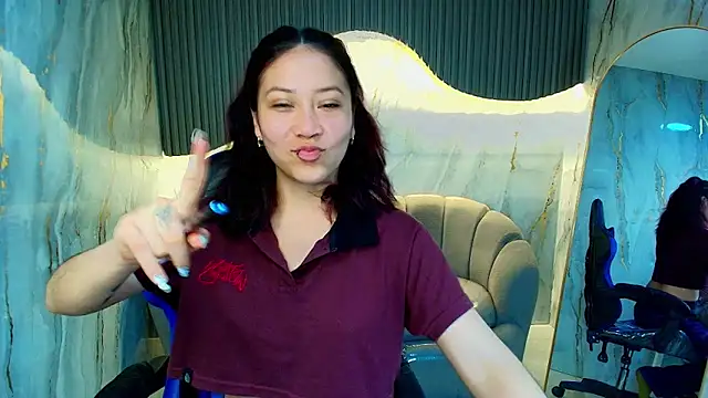 valentina r  online show from December 18, 2025, 3:12 am