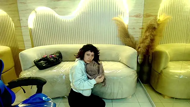 valentina r  online show from May 3, 2026, 3:23 am