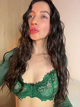 karinasantos  online show from June 7, 2026, 4:05 am