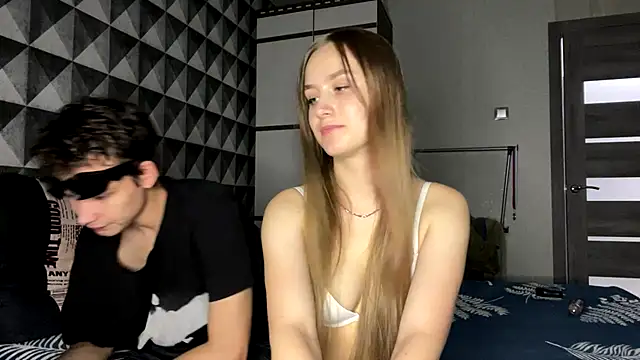 Snapshot of merycouple chatting on September 24, 2025, 5:33 am merycouple online show from September 24, 2025, 5:33 am