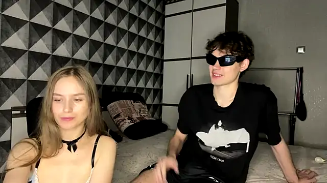 Snapshot of merycouple chatting on February 24, 2026, 10:02 am merycouple online show from February 24, 2026, 10:02 am