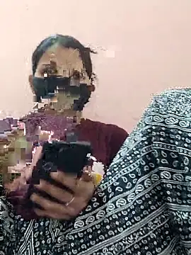 Snapshot of poojam93 chatting on December 17, 2025, 4:35 pm poojam93 online show from December 17, 2025, 4:35 pm