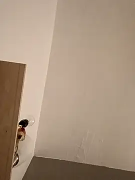 sarahkat86 online show from February 14, 2026, 11:12 pm