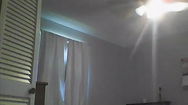 sarahkat86 online show from April 24, 2026, 10:01 pm